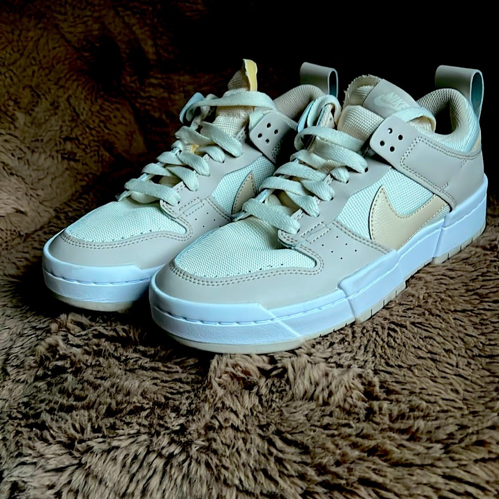Used Nike shoes, women